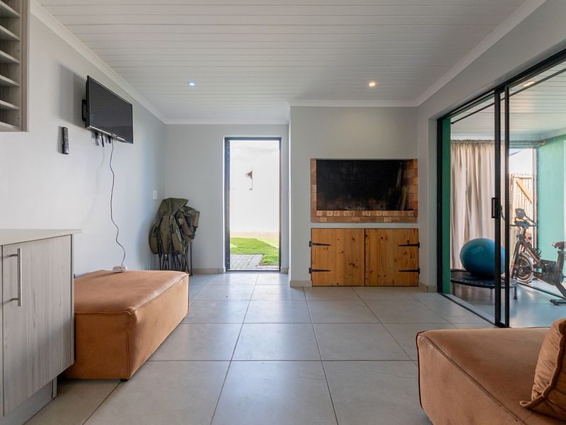 Charming 3-bedroom house for rent in Atlantic Shores Beachfront Estate, Velddrif – your coastal ret - Photo 10