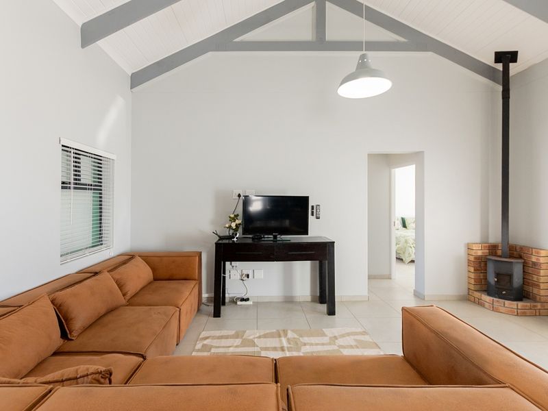 Charming 3-bedroom house for rent in Atlantic Shores Beachfront Estate, Velddrif – your coastal ret - Photo 8