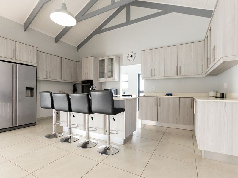 Charming 3-bedroom house for rent in Atlantic Shores Beachfront Estate, Velddrif – your coastal ret - Photo 6