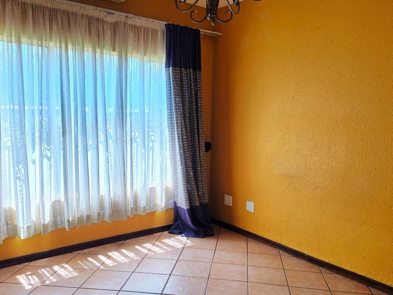 Charming Full Title Townhouse with Spacious Living and Private Garden - Photo 7