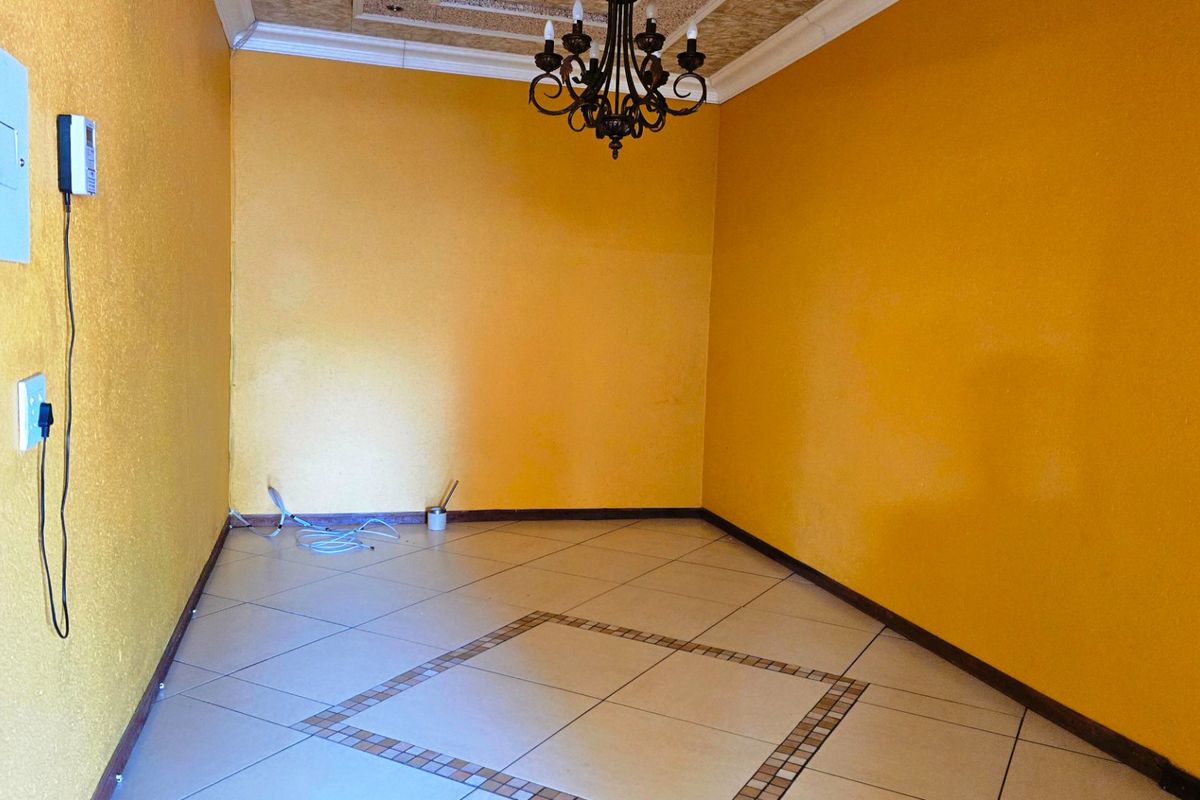 Charming Full Title Townhouse with Spacious Living and Private Garden - Photo 3