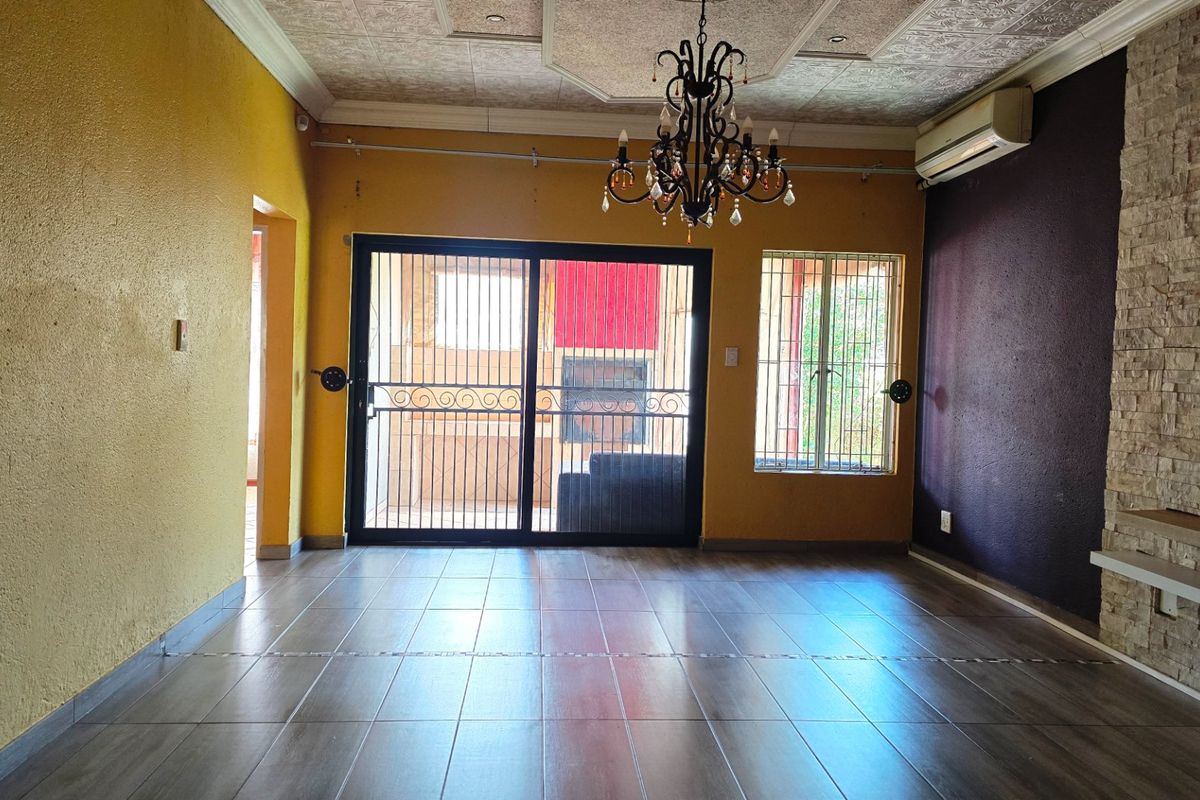 Charming Full Title Townhouse with Spacious Living and Private Garden - Photo 2