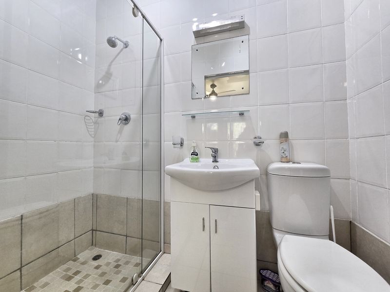 Prime Location, Clean Finishes and Stunning Views! - Photo 10