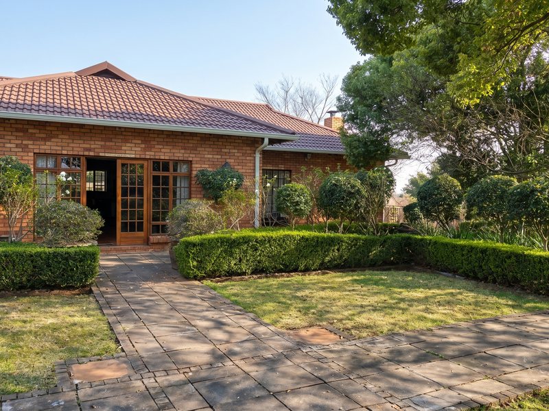 Perfect Location - Sectionalised property and function venue - Photo 7
