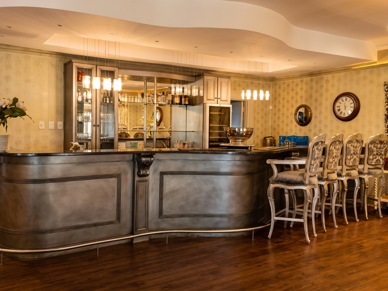 Perfect Location - Sectionalised property and function venue - Photo 3