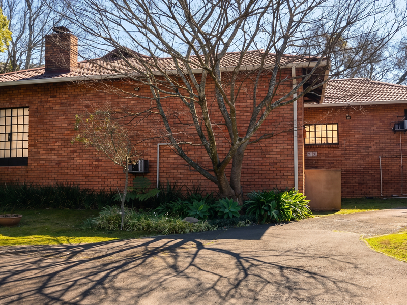 Perfect Location - Sectionalised property and function venue - Photo 5