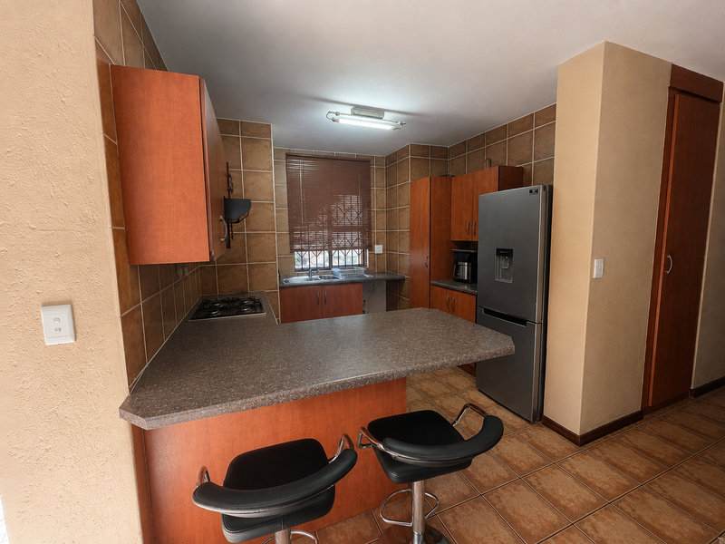 Exclusive Sole Mandate | Ground Floor 2 Bedroom Apartment with Stunning Views - Photo 3