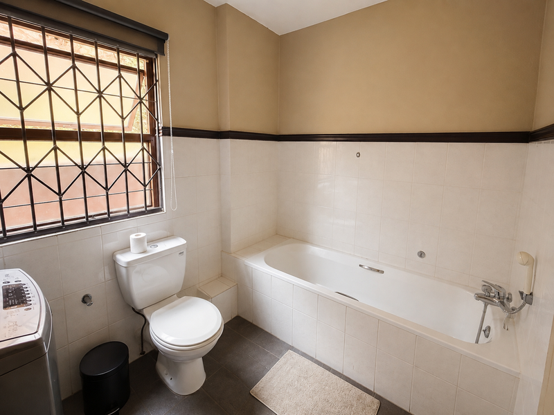 Exclusive Sole Mandate | Ground Floor 2 Bedroom Apartment with Stunning Views - Photo 8