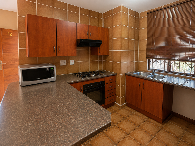 Exclusive Sole Mandate | Ground Floor 2 Bedroom Apartment with Stunning Views - Photo 4
