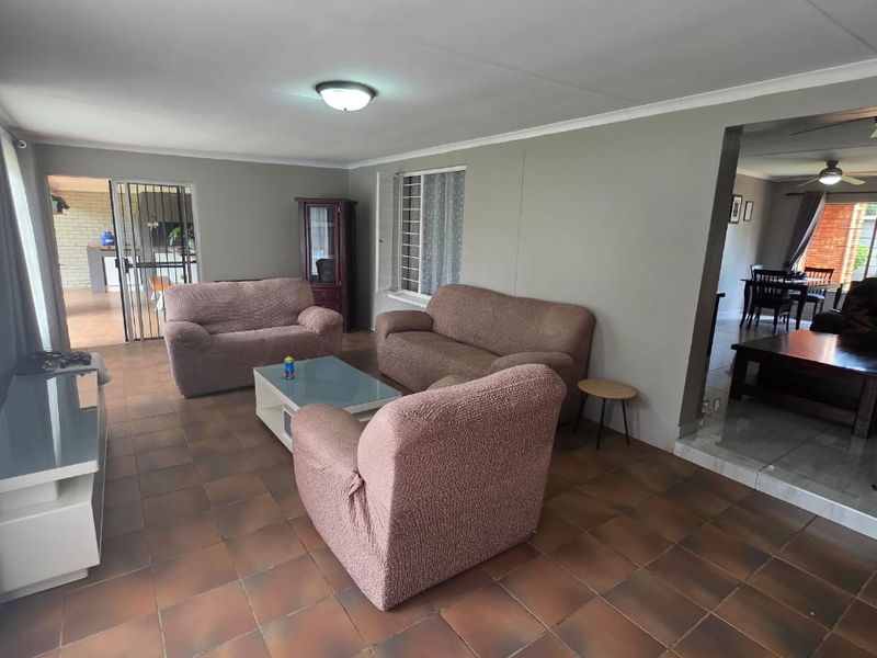 Elegant Family Home with Exceptional Space and Entertaining Appeal in Old Doornpoort - Photo 10