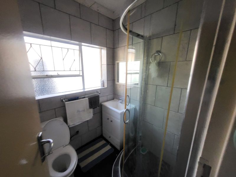 Prime Ridgeway Opportunity – Spacious 3-Bedroom Home or Business Premises on a Busy Main Road! - Photo 5
