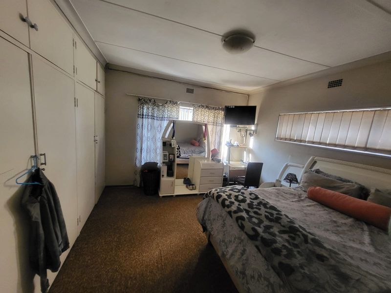 Prime Ridgeway Opportunity – Spacious 3-Bedroom Home or Business Premises on a Busy Main Road! - Photo 9
