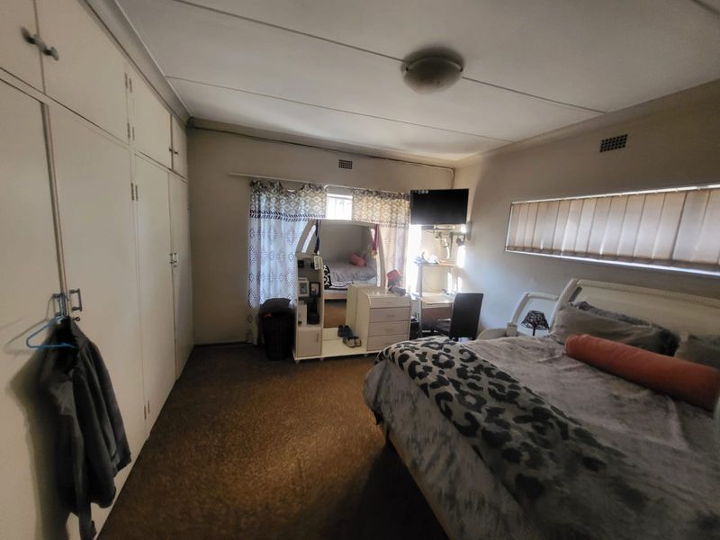 Prime Ridgeway Opportunity – Spacious 3-Bedroom Home or Business Premises on a Busy Main Road! - Photo 8
