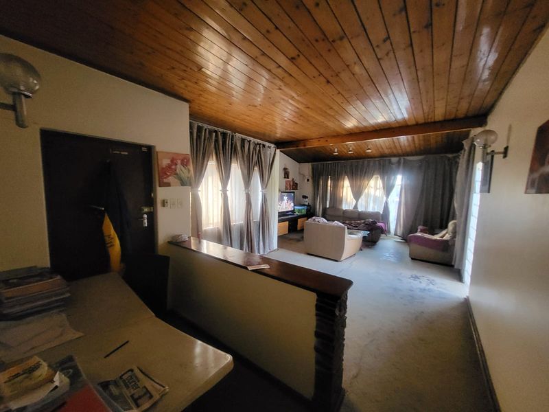 Prime Ridgeway Opportunity – Spacious 3-Bedroom Home or Business Premises on a Busy Main Road! - Photo 3