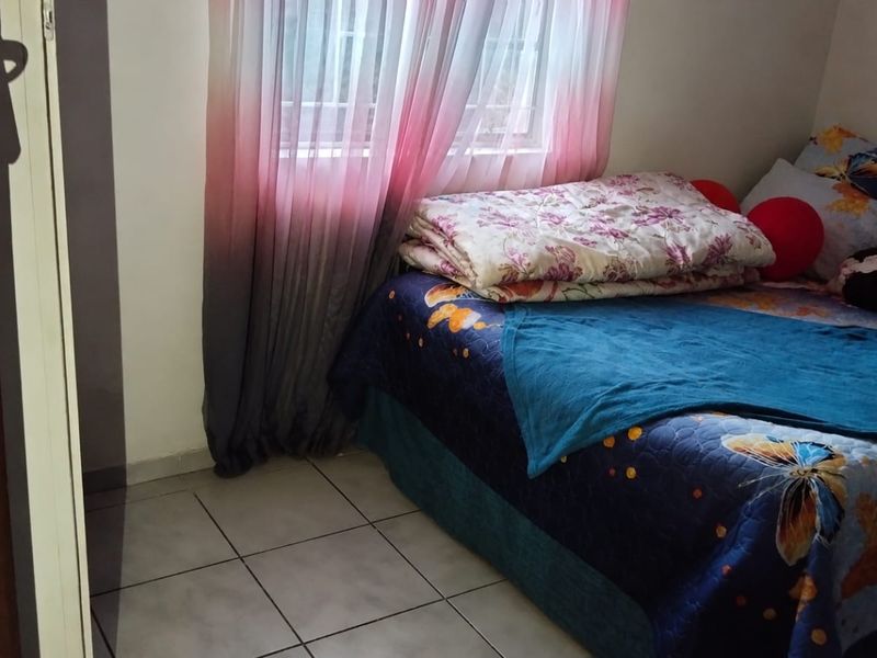 Charming 2-Bedroom Home with Great Potential - Photo 3