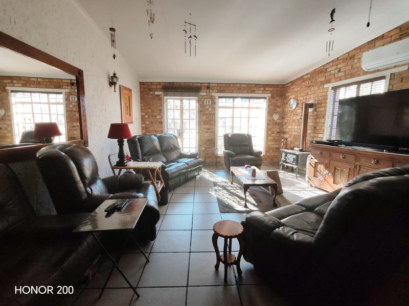 3 Bedroom House for Sale Sasolburg Ext 4 - Photo 5
