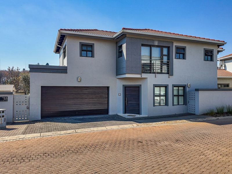 Stunning Riverfront Family Home in a Secure Estate - Photo 5
