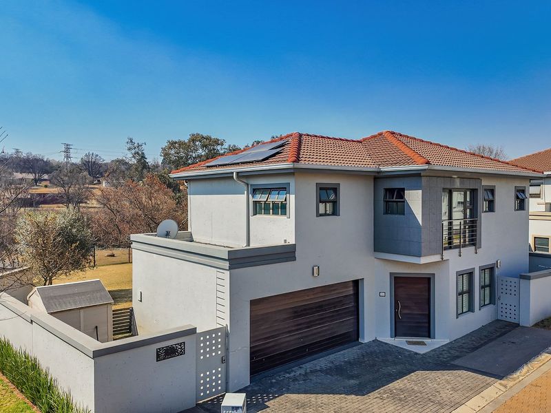 Stunning Riverfront Family Home in a Secure Estate - Photo 3