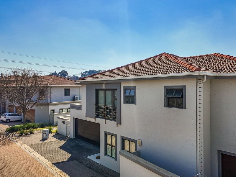 Stunning Riverfront Family Home in a Secure Estate - Photo 4