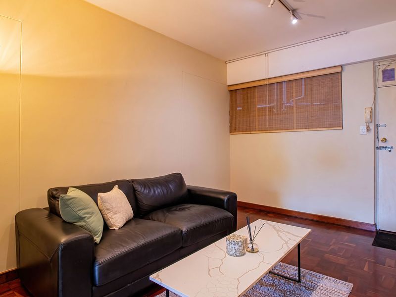 Spacious 176m2 Apartment with the Largest Balcony in Hyde Court - Photo 7