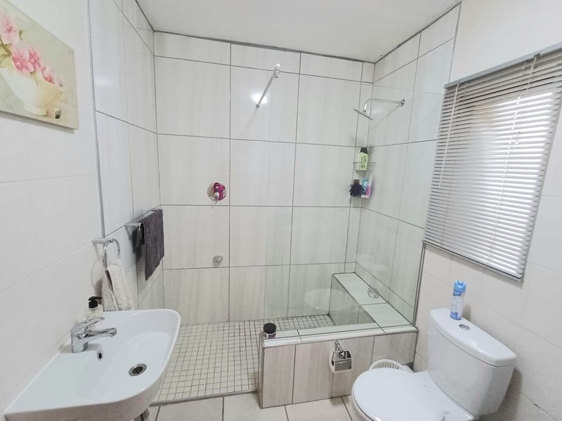 Ground Floor Apartment in Broadacres – Secure Complex - Photo 9