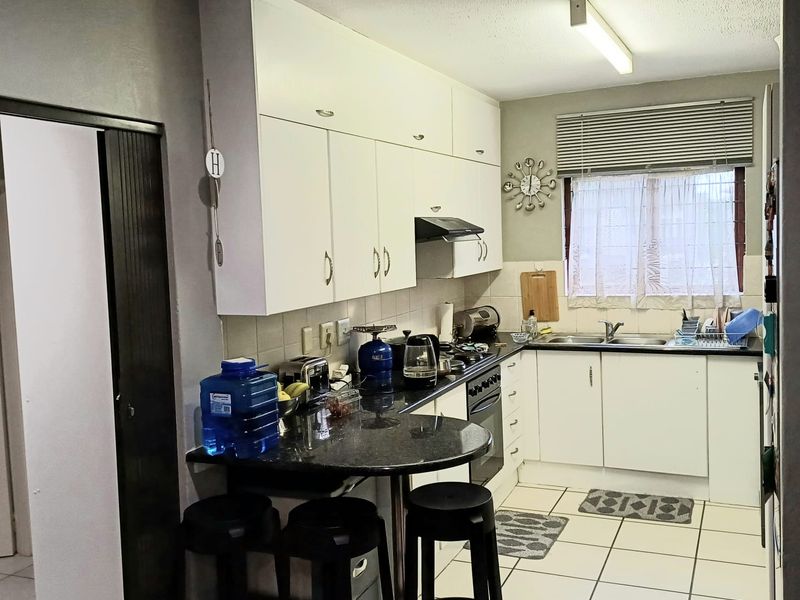 Ground Floor Apartment in Broadacres – Secure Complex - Photo 7
