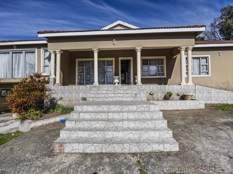 Exceptional Family Home with Income Potential on a Large Erf - Photo 2