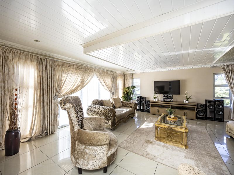 Exceptional Family Home with Income Potential on a Large Erf - Photo 9