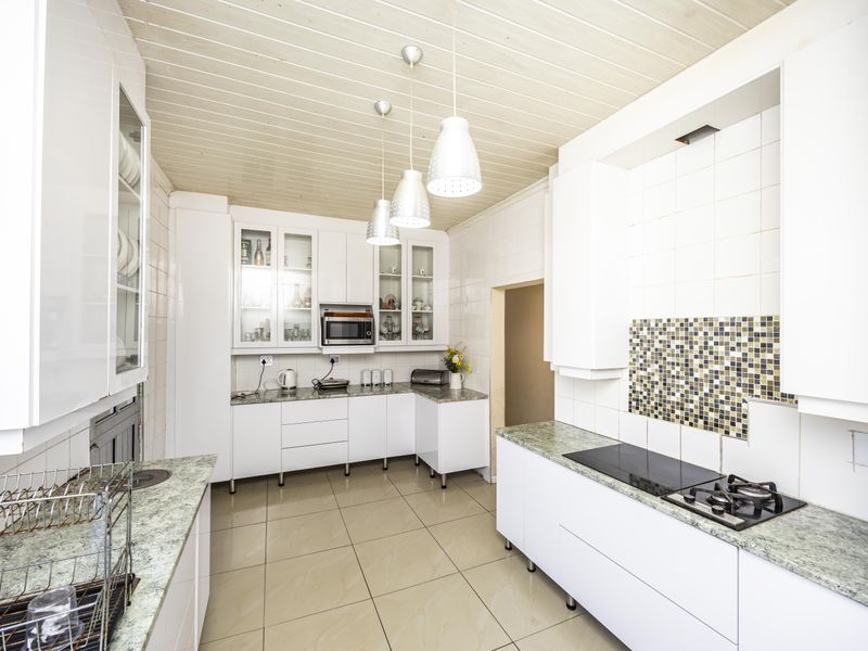 Exceptional Family Home with Income Potential on a Large Erf - Photo 7
