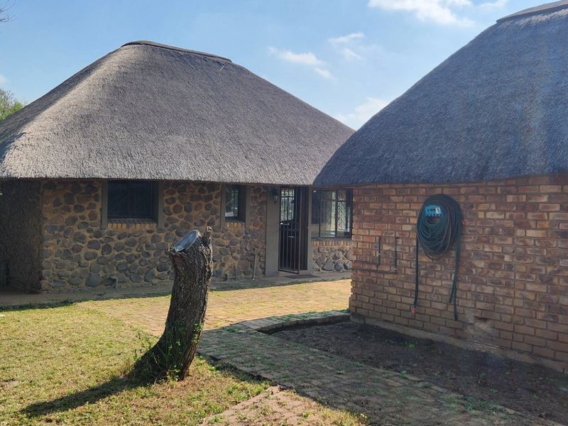 Tranquil Off-Grid Bushveld Retreat Between Dinokeng and Roodeplaat Dam - Photo 7