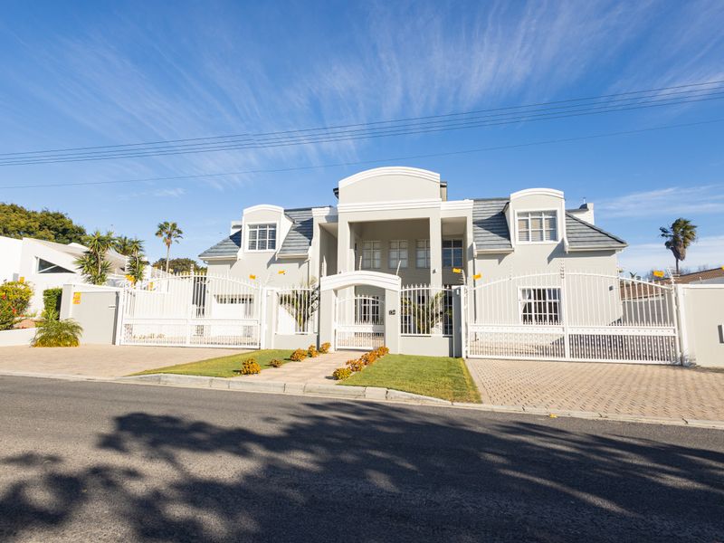 Exquisite Family Living in Flamingo Vlei – Where Luxury Meets Natural Beauty! - Photo 4