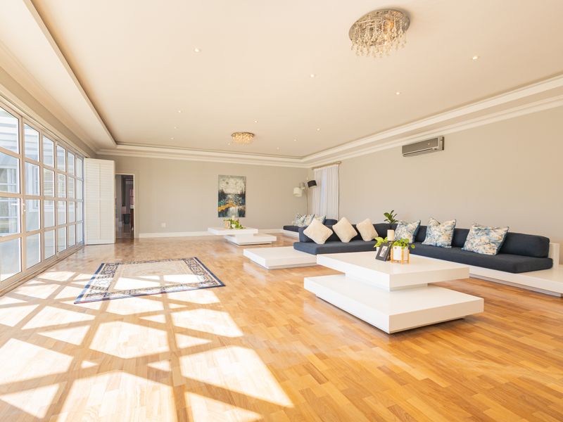 Exquisite Family Living in Flamingo Vlei – Where Luxury Meets Natural Beauty! - Photo 9