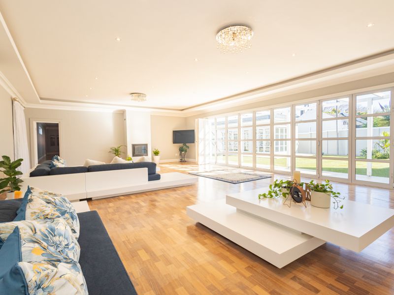 Exquisite Family Living in Flamingo Vlei – Where Luxury Meets Natural Beauty! - Photo 8