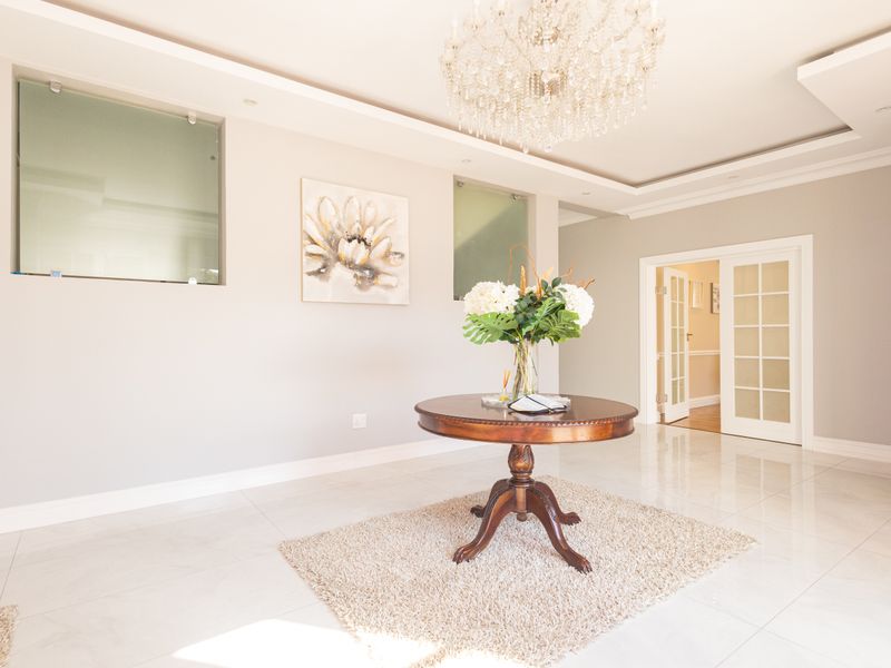 Exquisite Family Living in Flamingo Vlei – Where Luxury Meets Natural Beauty! - Photo 6