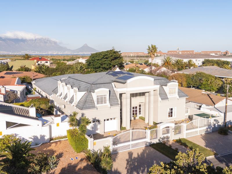 Exquisite Family Living in Flamingo Vlei – Where Luxury Meets Natural Beauty! - Photo 3