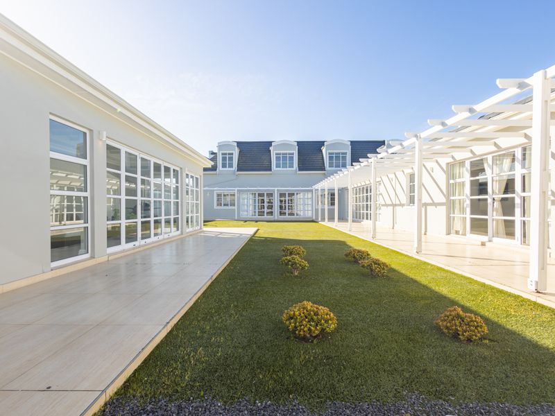 Exquisite Family Living in Flamingo Vlei – Where Luxury Meets Natural Beauty! - Photo 2