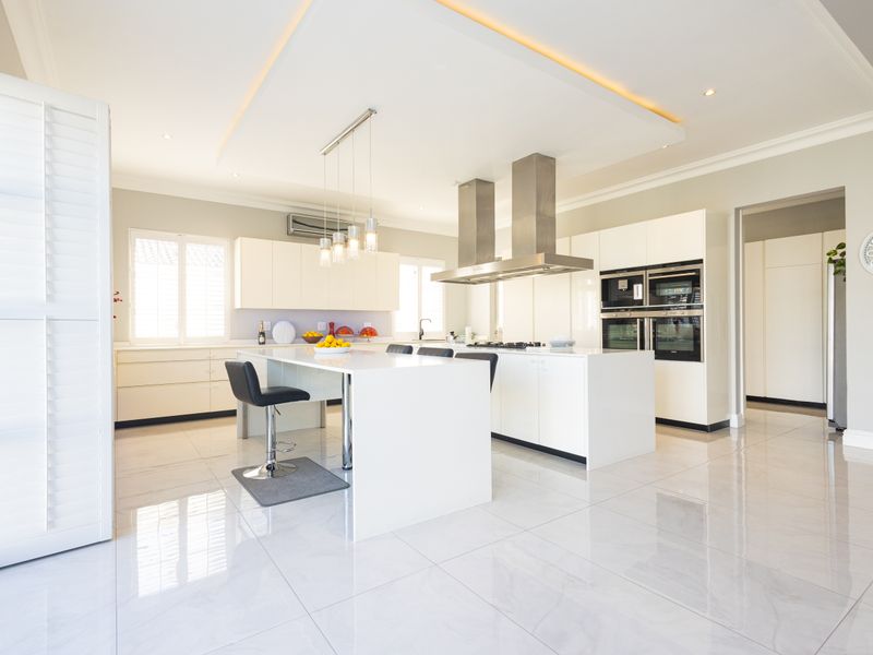 Exquisite Family Living in Flamingo Vlei – Where Luxury Meets Natural Beauty! - Photo 10