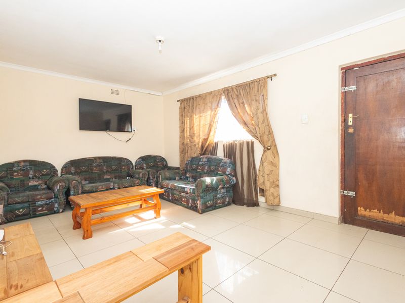 INVESTMENT OPPORTUNITY | 6-BEDROOM HOME IN QUIET CUL-DE-SAC NEAR UWC & CPUT - Photo 2
