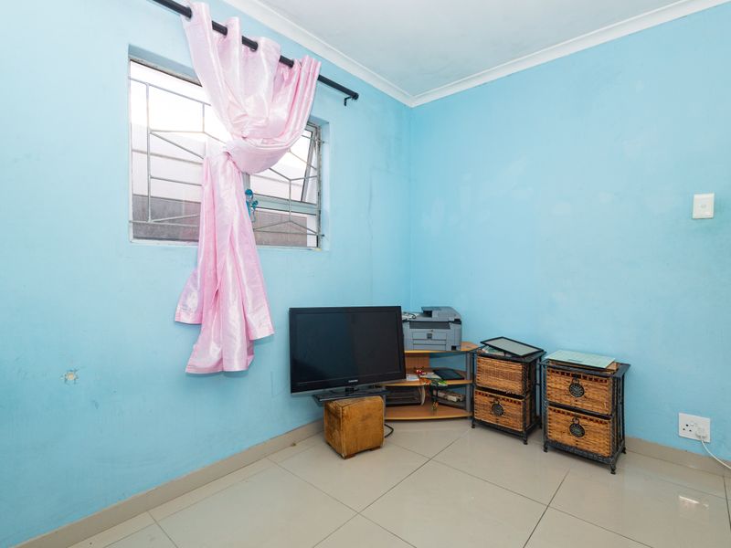 INVESTMENT OPPORTUNITY | 6-BEDROOM HOME IN QUIET CUL-DE-SAC NEAR UWC & CPUT - Photo 8