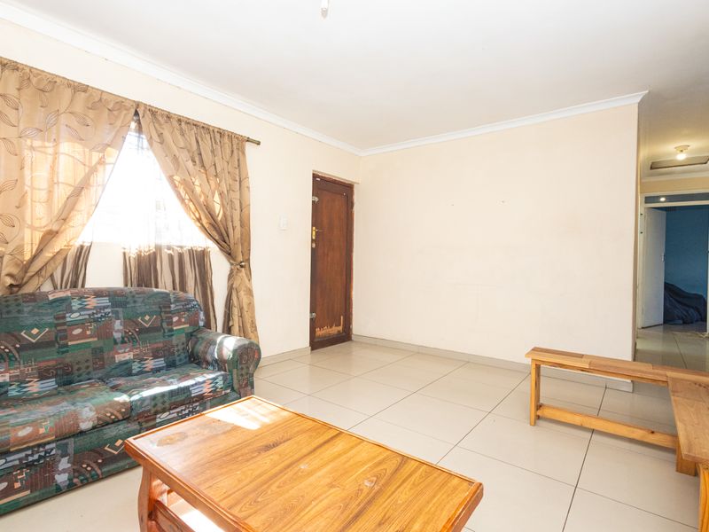 INVESTMENT OPPORTUNITY | 6-BEDROOM HOME IN QUIET CUL-DE-SAC NEAR UWC & CPUT - Photo 3