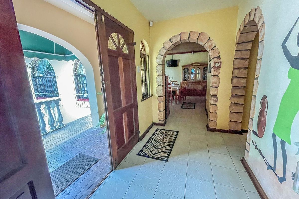 10 Room Bed & Breakfast in Empangeni - Photo 3