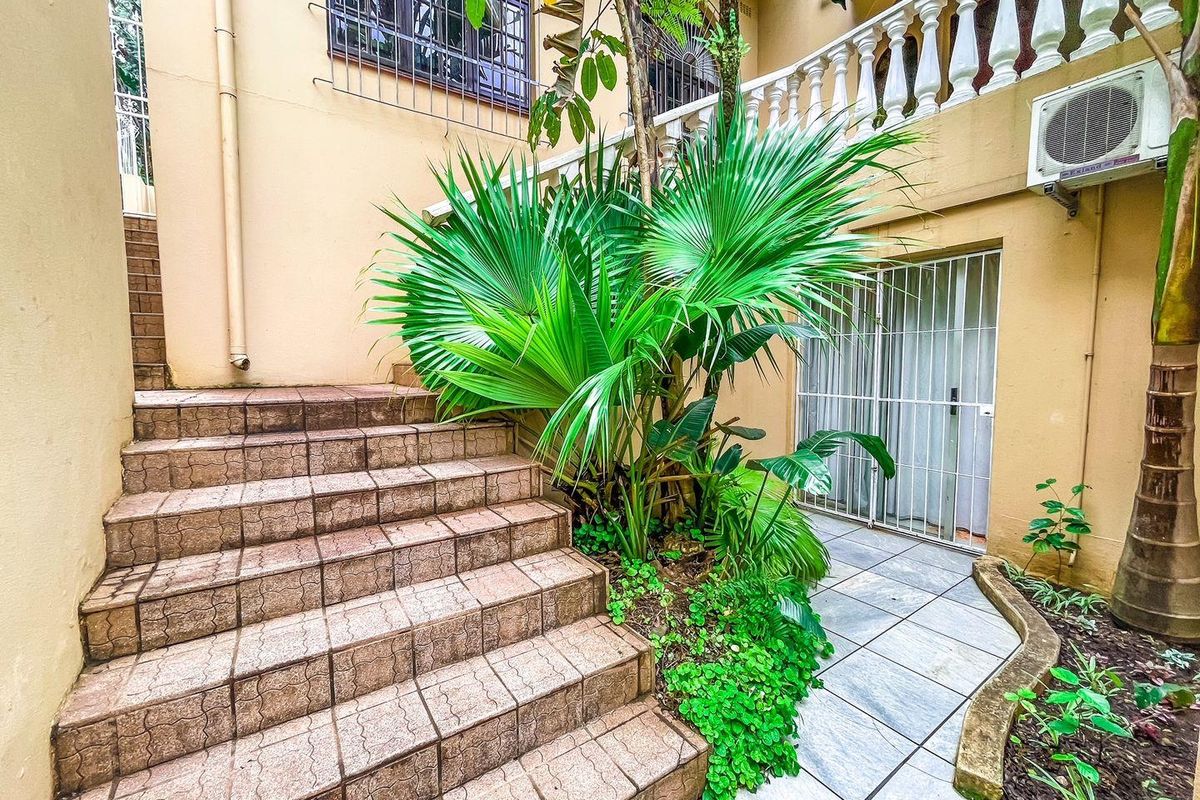 10 Room Bed & Breakfast in Empangeni - Photo 2