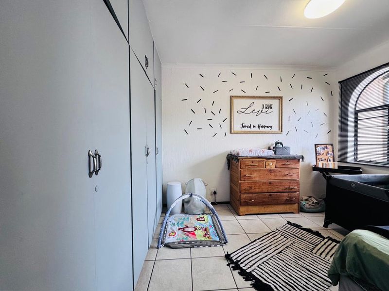 Comfortable and Convenient 3 Bedroom Townhouse in Sinoville - Photo 10