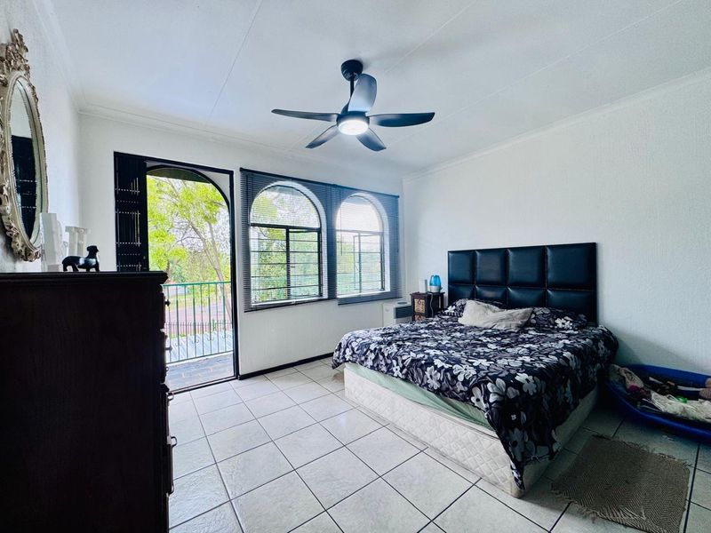 Comfortable and Convenient 3 Bedroom Townhouse in Sinoville - Photo 7