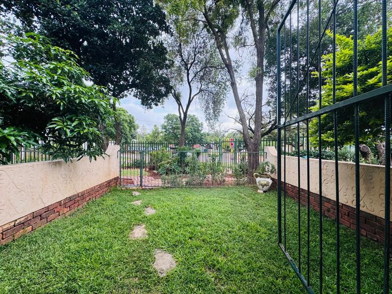 Comfortable and Convenient 3 Bedroom Townhouse in Sinoville - Photo 6