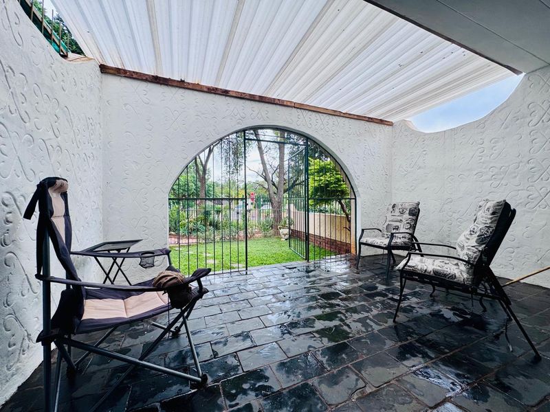 Comfortable and Convenient 3 Bedroom Townhouse in Sinoville - Photo 5