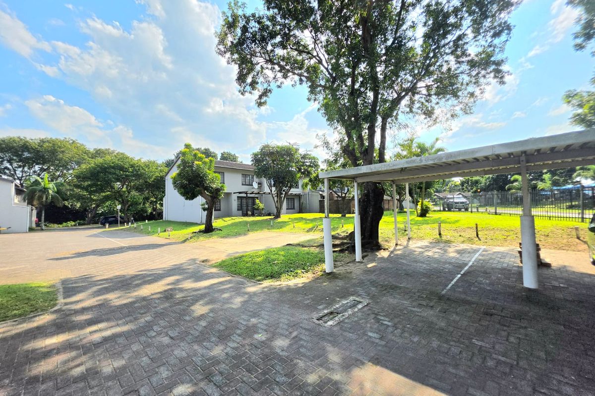 Your Perfect Lifestyle Awaits: Comfort, Space, Location & Security! - Photo 5