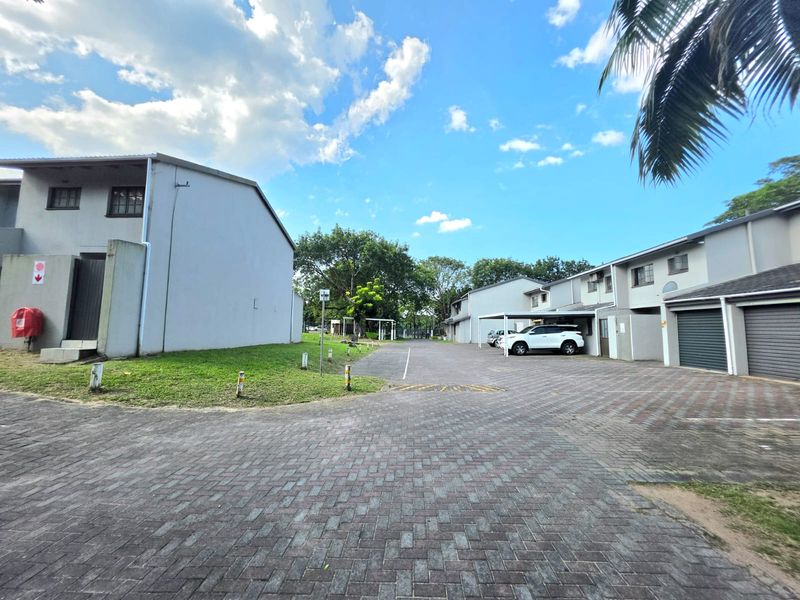 Your Perfect Lifestyle Awaits: Comfort, Space, Location & Security! - Photo 9