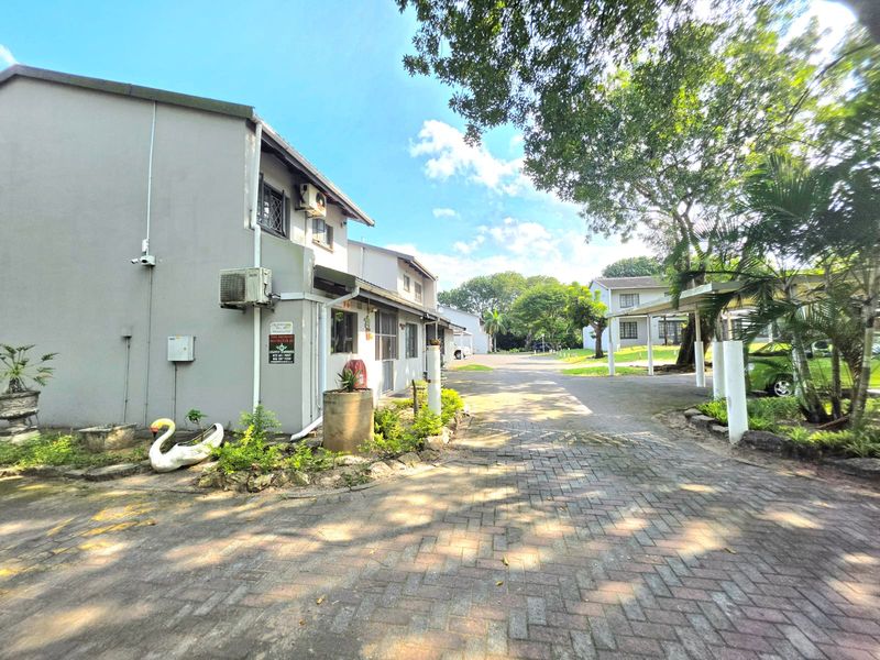 Your Perfect Lifestyle Awaits: Comfort, Space, Location & Security! - Photo 6