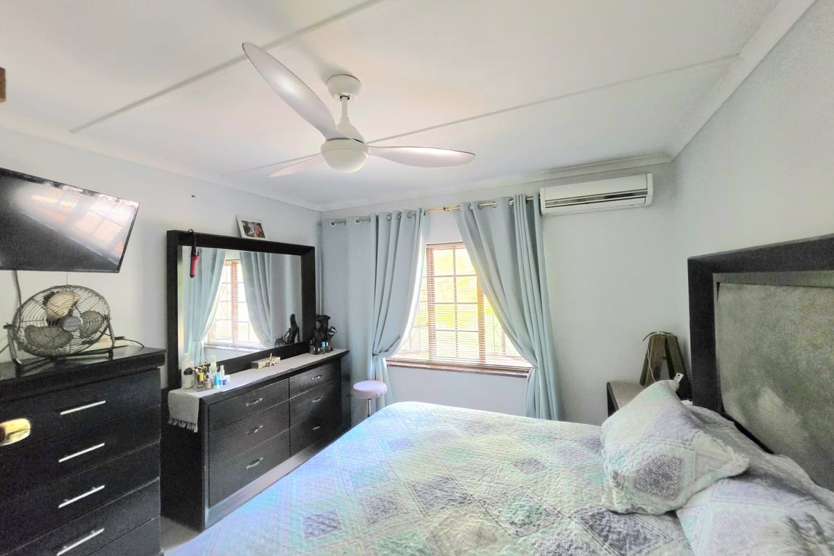 Your Perfect Lifestyle Awaits: Comfort, Space, Location & Security! - Photo 4